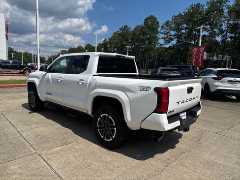 Certified 2025 Toyota Tacoma TRD Sport AWD/4WD image 3