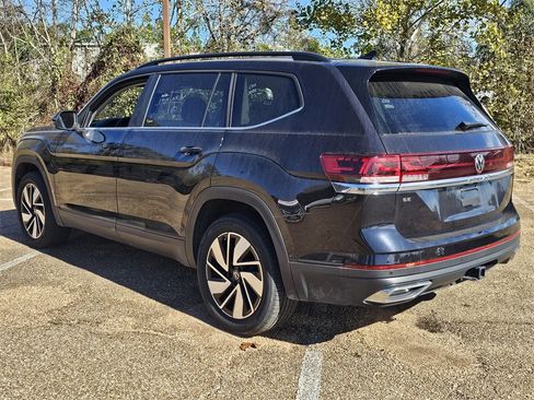Used 2025 Volkswagen Atlas SE image 6
