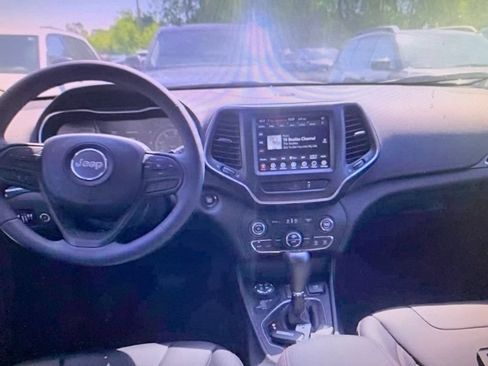Used 2022 Jeep Cherokee Trailhawk w/ Premium Leather Package AWD/4WD image 9