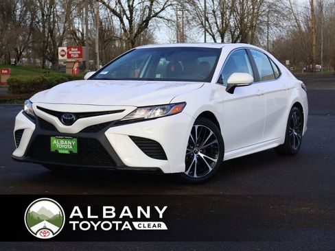 Used 2019 Toyota Camry SE image 1