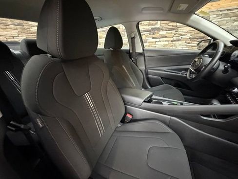Used 2023 Hyundai Elantra SEL w/ Convenience Package FWD image 17