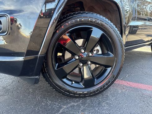 Used 2015 Jeep Grand Cherokee Altitude image 2