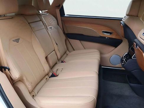 Used 2023 Bentley Bentayga Extended Wheelbase AWD/4WD image 11