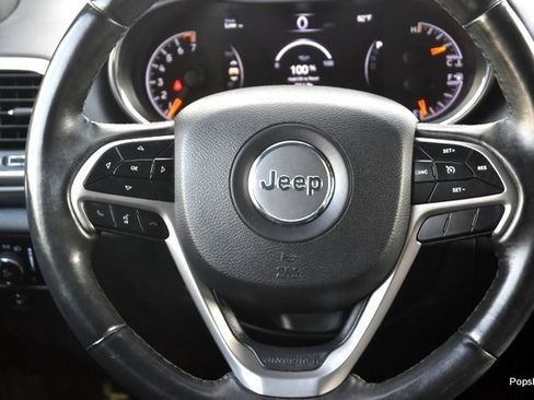 Used 2019 Jeep Grand Cherokee Altitude image 14