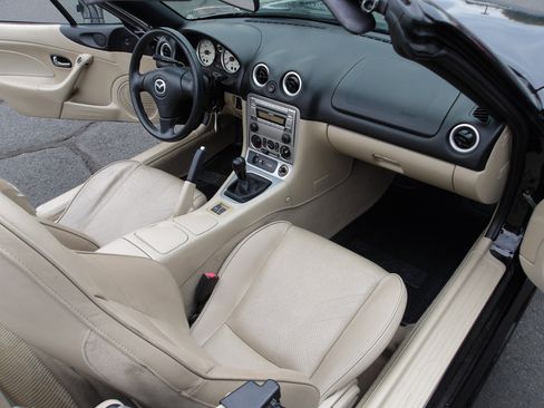 Used 2004 MAZDA MX-5 Miata LS image 19
