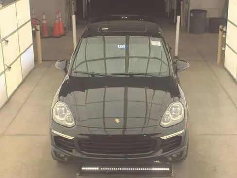 Used 2018 Porsche Cayenne image 2