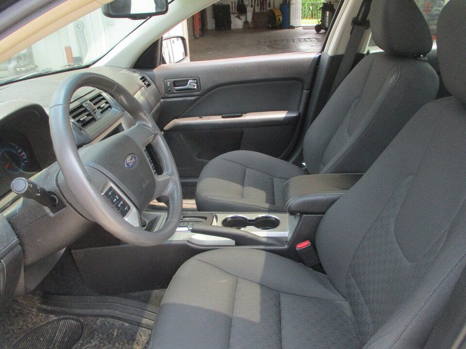 Used 2010 Ford Fusion SE FWD image 26