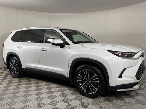Used 2024 Toyota Grand Highlander AWD Hybrid image 11