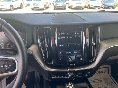 Used 2018 Volvo XC60 T5 Momentum w/ Vision Package AWD/4WD image 10