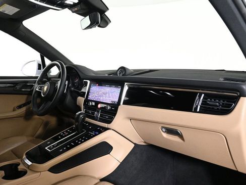 Certified 2023 Porsche Macan Turbo image 17