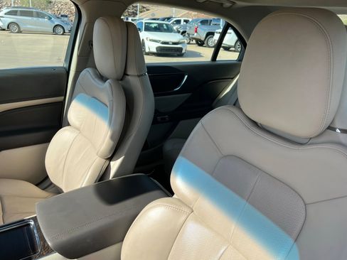 Used 2018 Lincoln Continental Reserve image 17