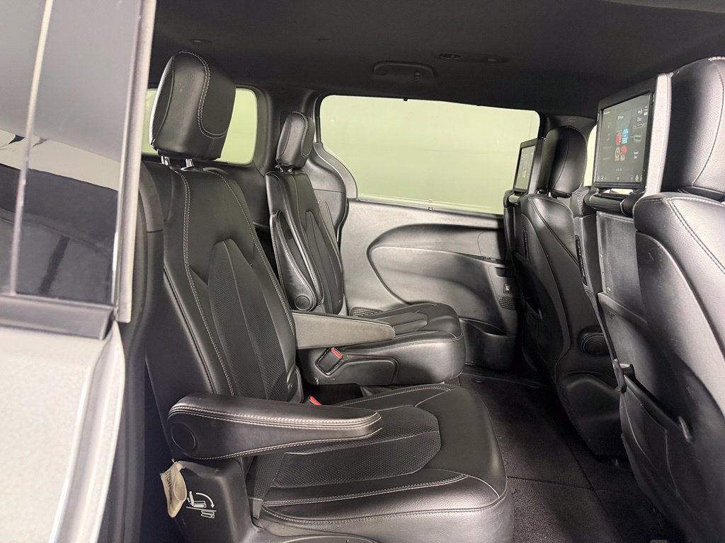 Used 2018 Chrysler Pacifica Touring-L Plus w/ S Appearance Package FWD image 19