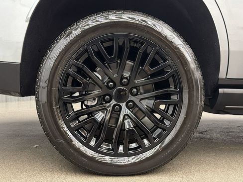 Used 2026 GMC Yukon Denali w/ Sun & Power Step Package image 11