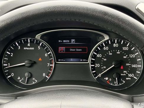 Used 2018 Nissan Pathfinder SV image 24