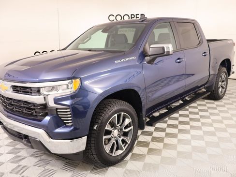 Used 2022 Chevrolet Silverado 1500 LT AWD/4WD image 11