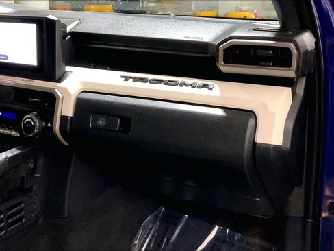 Used 2024 Toyota Tacoma TRD Off-Road image 18