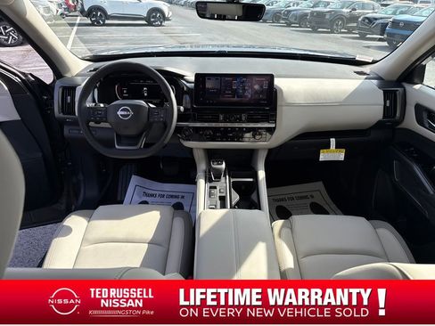 New 2026 Nissan Pathfinder SL FWD image 12