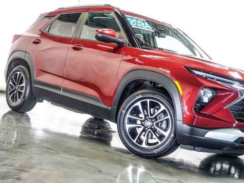 Certified 2024 Chevrolet TrailBlazer LT w/ LT Cold Weather Package FWD image 5