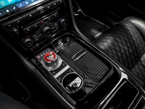 Used 2019 Jaguar XJ L Portfolio image 21