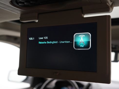 Used 2018 Chevrolet Suburban Premier AWD/4WD image 18