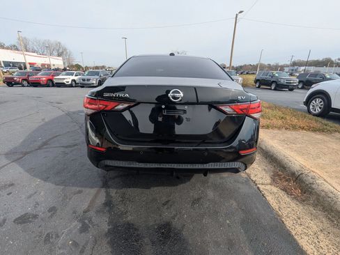 Used 2021 Nissan Sentra SV image 6