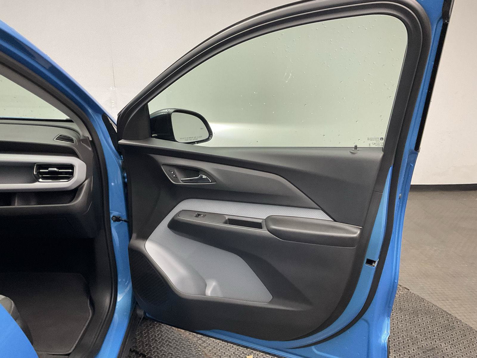 Used 2027 Chevrolet Bolt LT FWD image 21