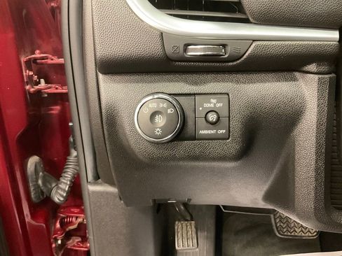 Used 2015 Chevrolet Traverse LT image 20