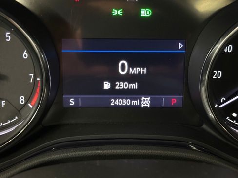 Used 2022 Buick Encore GX Essence w/ Experience Buick Package AWD/4WD image 11