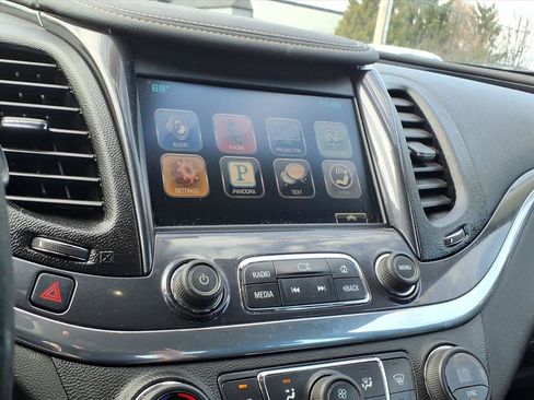 Used 2016 Chevrolet Impala LT w/ Convenience Package image 11