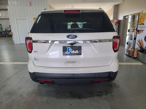 Used 2017 Ford Explorer XLT w/ Equipment Group 202A FWD image 12