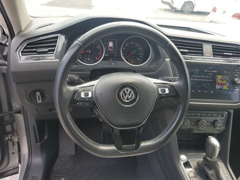 Used 2019 Volkswagen Tiguan SE w/ Panoramic Sunroof Package FWD image 19