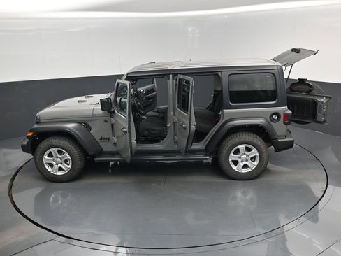 Used 2023 Jeep Wrangler Sport S image 17