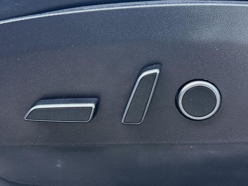 Used 2022 Tesla Model Y Long Range AWD/4WD image 23