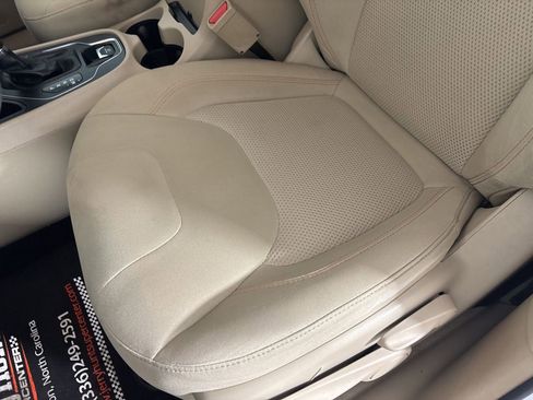 Used 2020 Jeep Cherokee Latitude FWD image 10