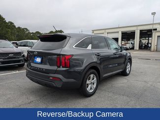 Used 2021 Kia Sorento LX FWD video 4