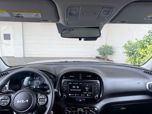 Used 2025 Kia Soul LX w/ LX Technology Package image 33