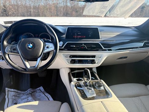 Used 2018 BMW 750i xDrive image 10