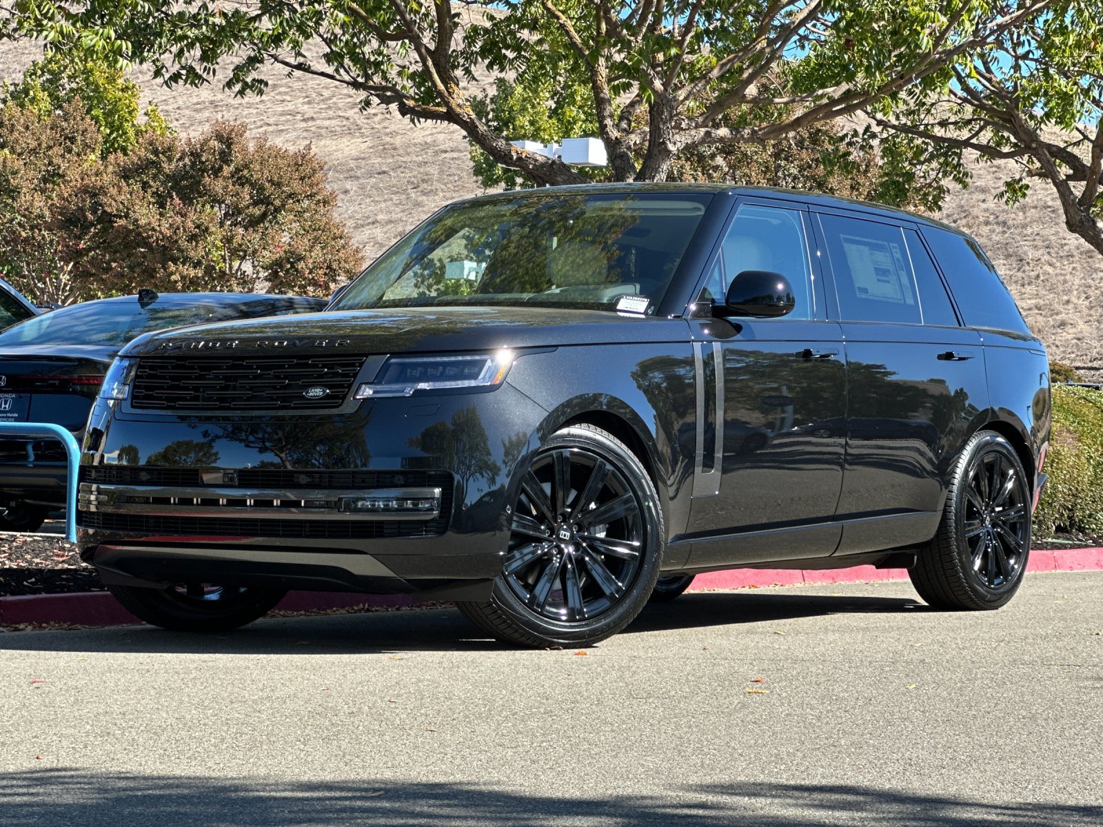 New 2027 Land Rover Range Rover Long Wheelbase SE AWD/4WD image 2