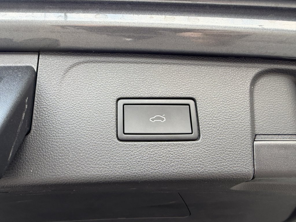 Used 2024 Volkswagen Atlas SE w/ Panoramic Sunroof Package FWD image 42