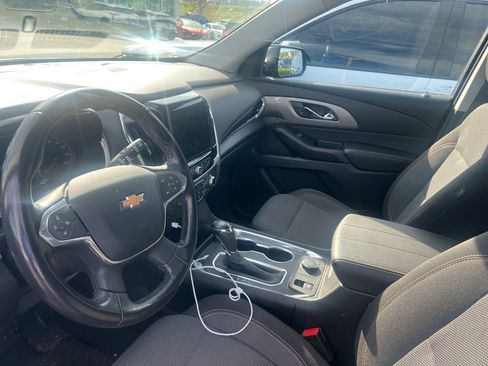 Used 2019 Chevrolet Traverse LT image 3