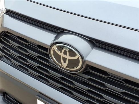 Used 2020 Toyota RAV4 XLE image 23