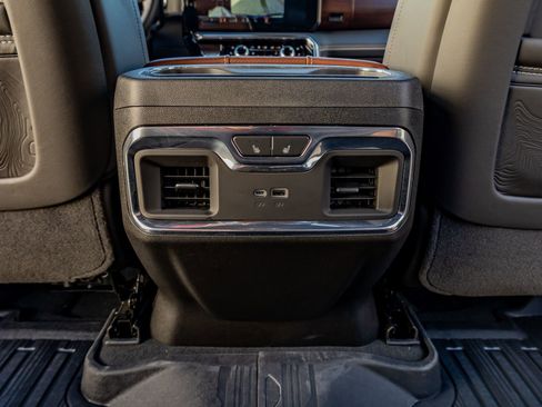 Used 2025 GMC Sierra 2500 Denali Ultimate image 33