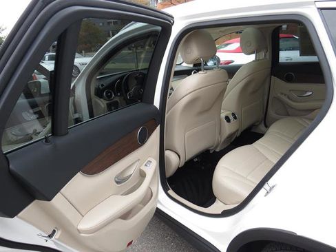 Used 2021 Mercedes-Benz GLC 300 4MATIC image 20