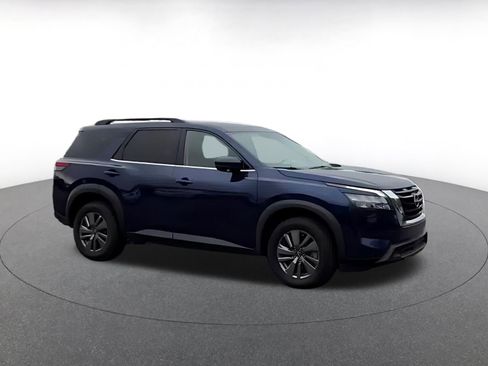 Used 2025 Nissan Pathfinder SV AWD/4WD image 2