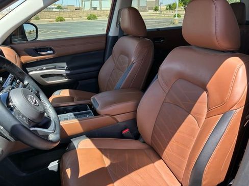 Used 2023 Nissan Pathfinder Platinum FWD image 13