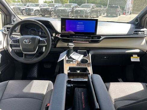 New 2026 Toyota Sienna Platinum AWD/4WD image 17