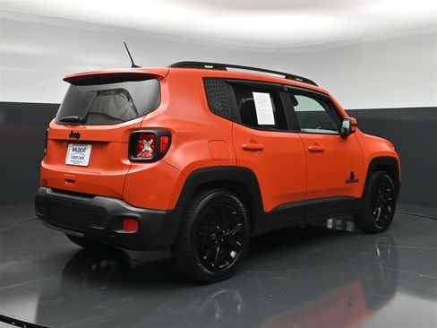 Used 2018 Jeep Renegade Altitude w/ Cold Weather Group FWD image 6