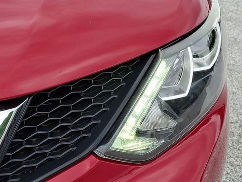 Used 2018 Nissan Rogue Sport SV w/ SV Technology Package AWD/4WD image 11