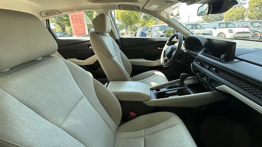 Used 2024 Honda Accord EX image 4