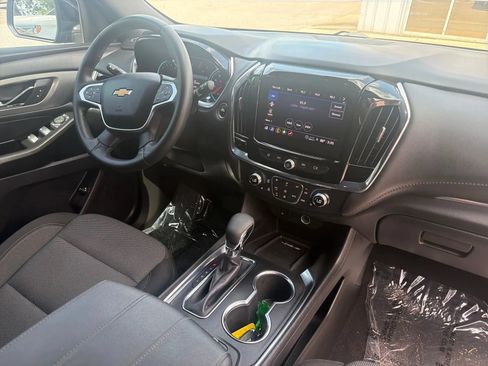 Used 2023 Chevrolet Traverse LT FWD image 21